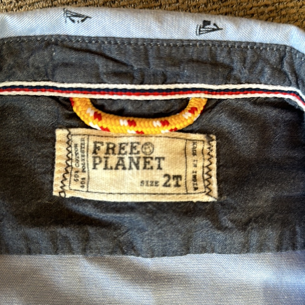 Free Planet Button Down Boys Sailboat Shirt - Size 2T - Picture 2 of 7
